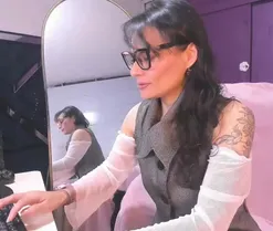 Yorosama, live now on SugarCams