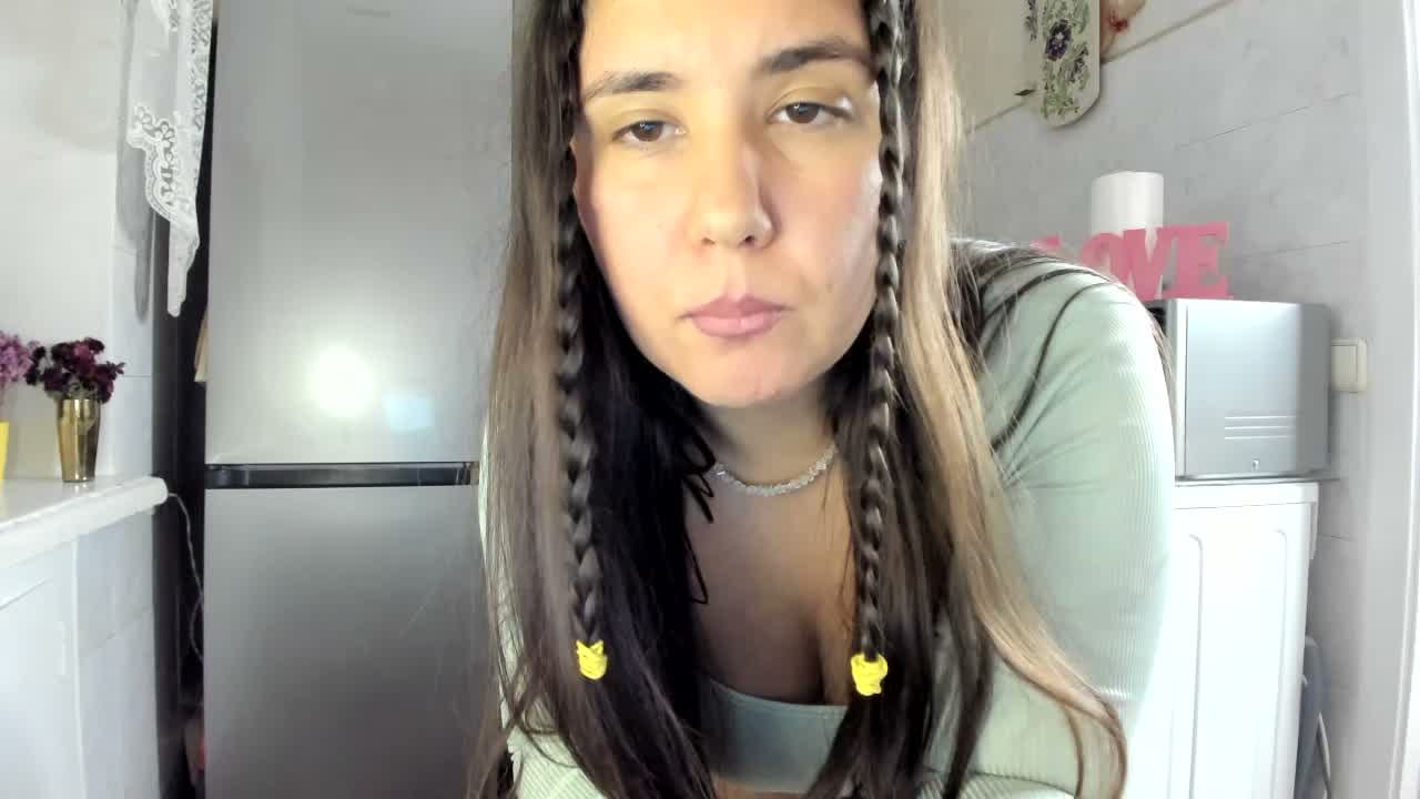 MiaMarrone Live Chat on Amateur.TV