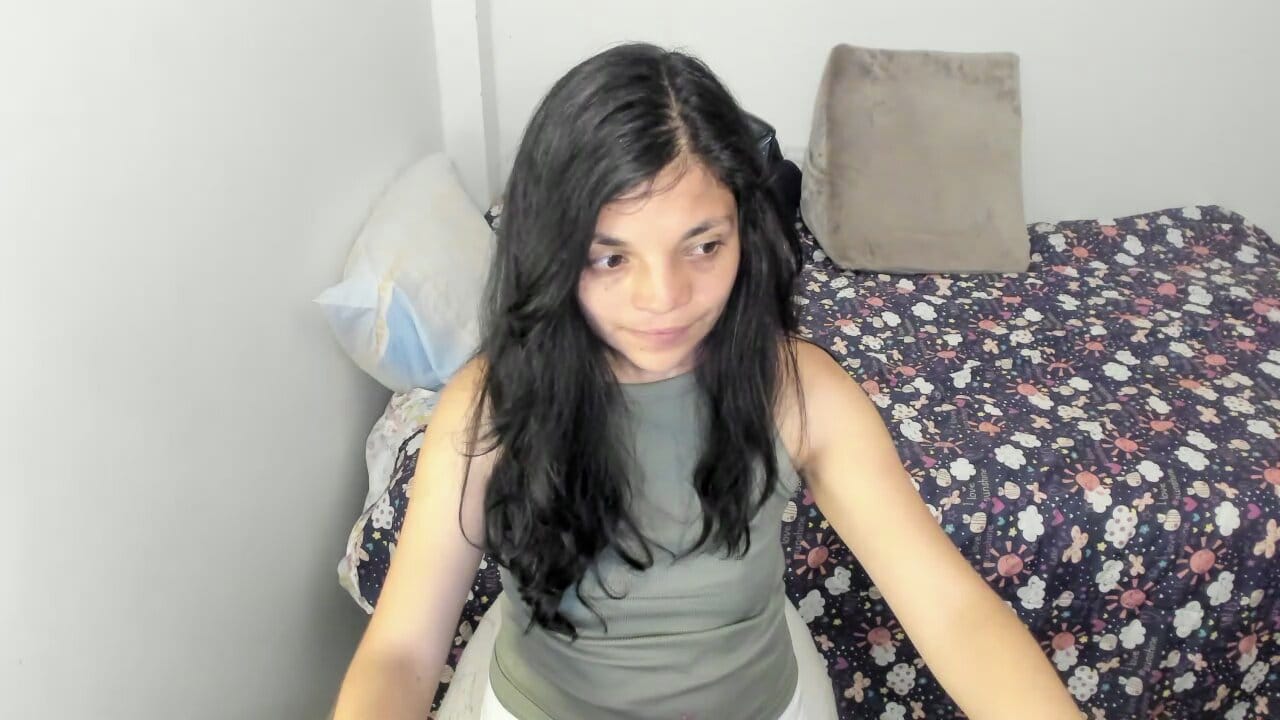 Sex chat gratuit in direct cu soylucy24 pe Amateur.TV