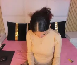 Zafiroo_69, live now on SugarCams