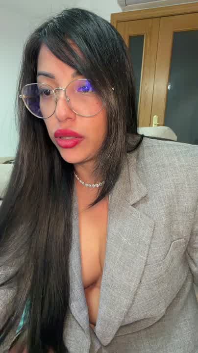 Live Chat with ReinalatinaReal on Amateur.TV