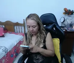 yeslluisa3072, live now on SugarCams