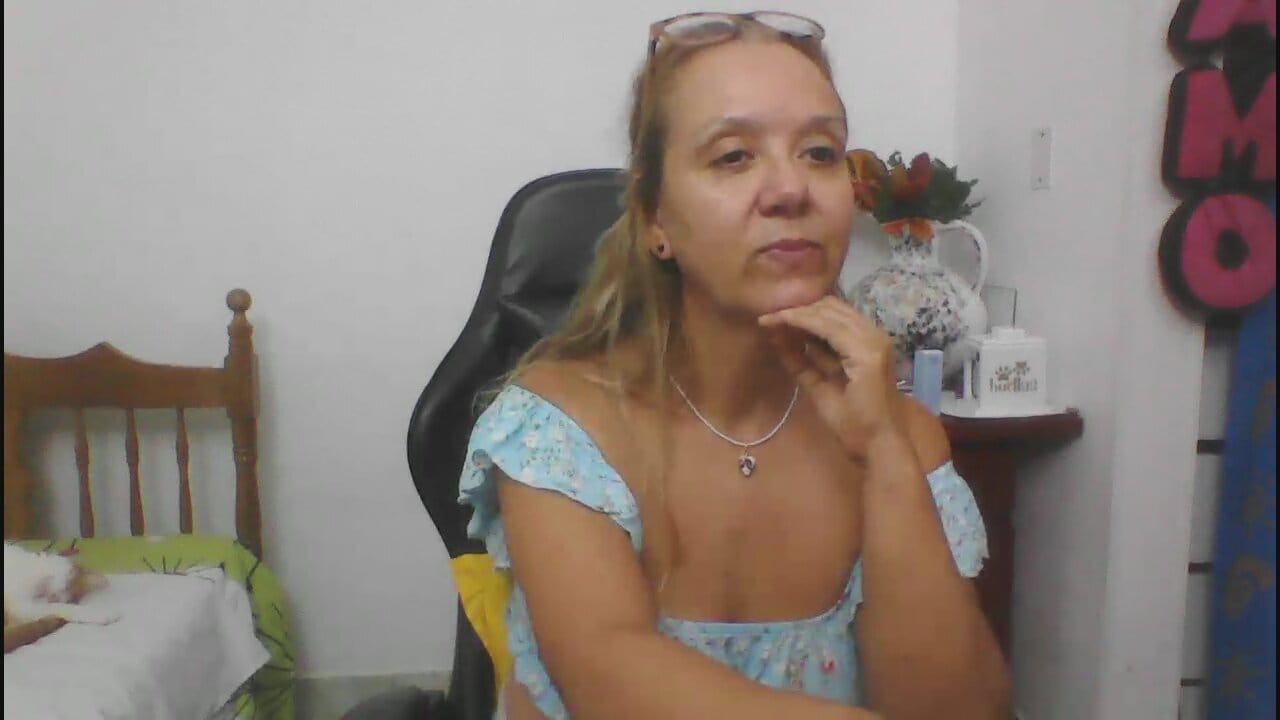 Live Chat with yeslluisa3072 on Amateur.TV