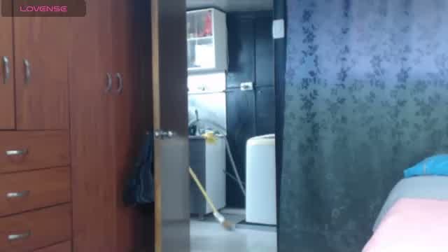 miia-1bigass Live Chat on Amateur.TV
