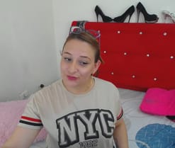 Latinahotboddy's webcam