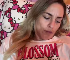 FresitaParadise, live now on SugarCams