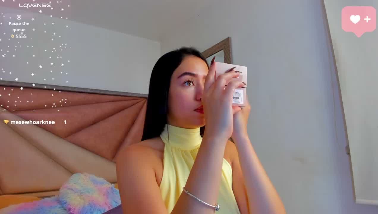 Live Chat with SaraWagner on Amateur.TV