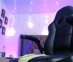 Linda_Fenix, live now on SugarCams