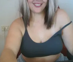 Vanessa4, live now on SugarCams