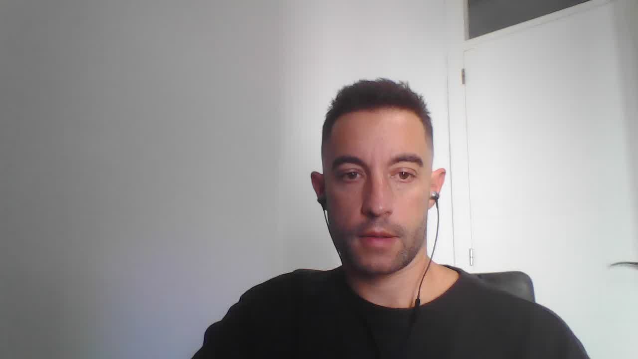 33bcn33 live cam on Amateur.TV