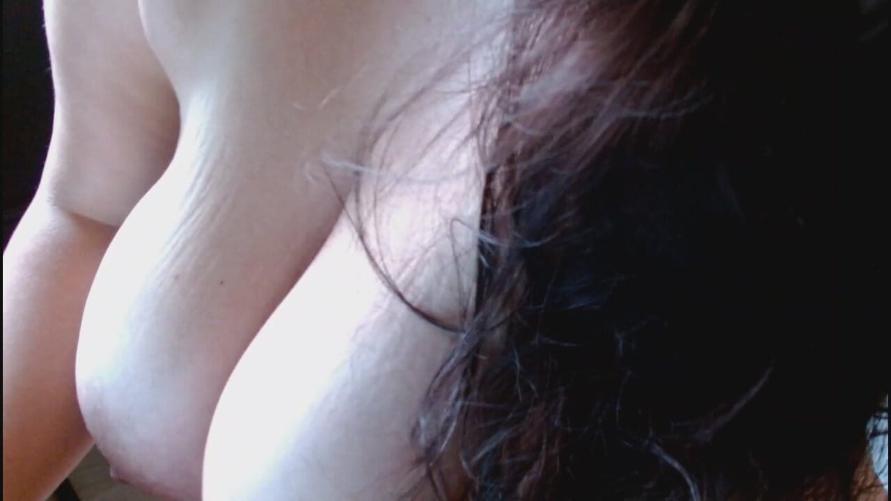 MarmotaCurvy live on Amateur.tv
