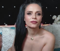 Julia_Divine