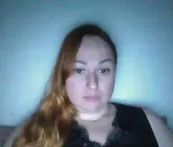 zara_red, live now on SugarCams