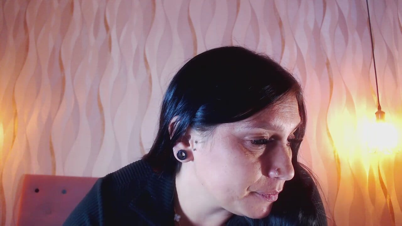 MilfNaomiBraunx live on Amateur.tv