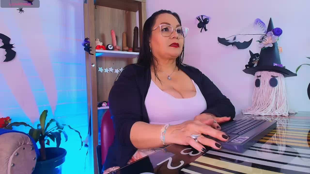 EllenaBoobs_