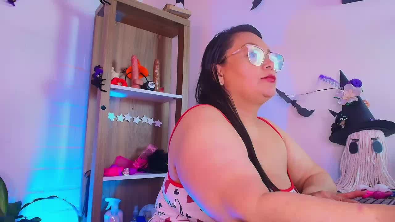 Live Chat with EllenaBoobs_ on Amateur.TV