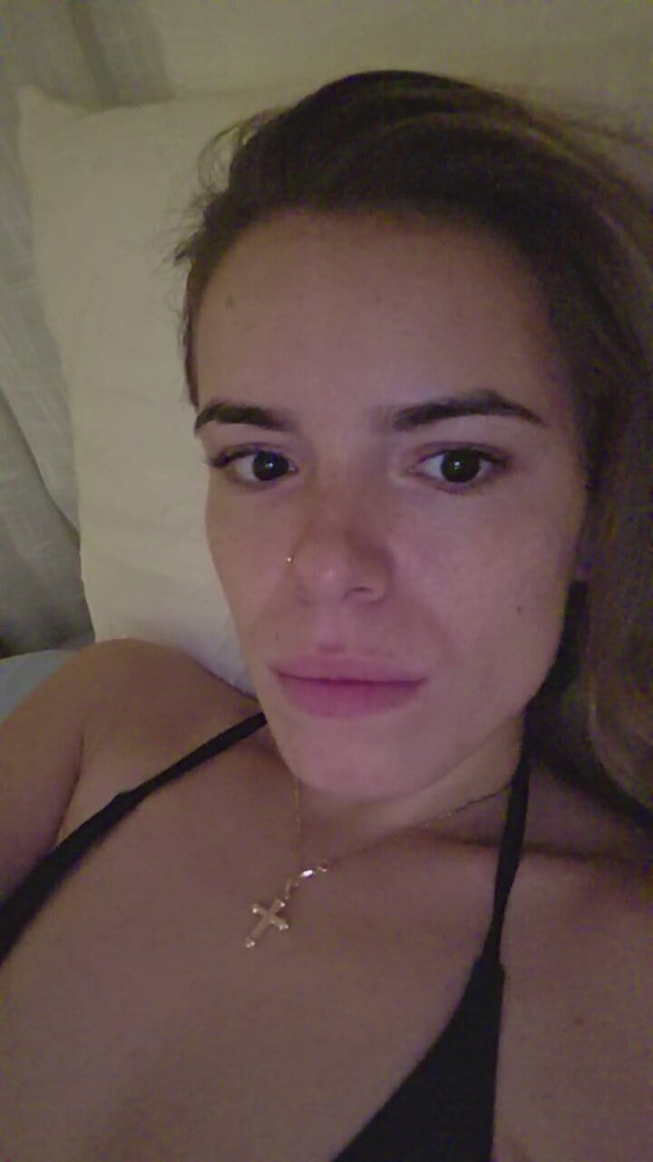 valentina28 Live Chat on Amateur.TV