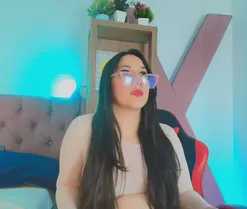 Rossy_Marks, live now on SugarCams