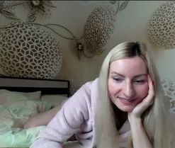 Yourrealgirl, en directo ahora en Amateur.tv