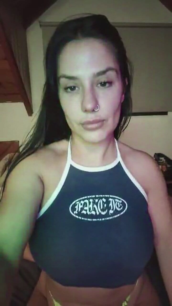 Live Chat with oliviaxxxbb on Amateur.TV