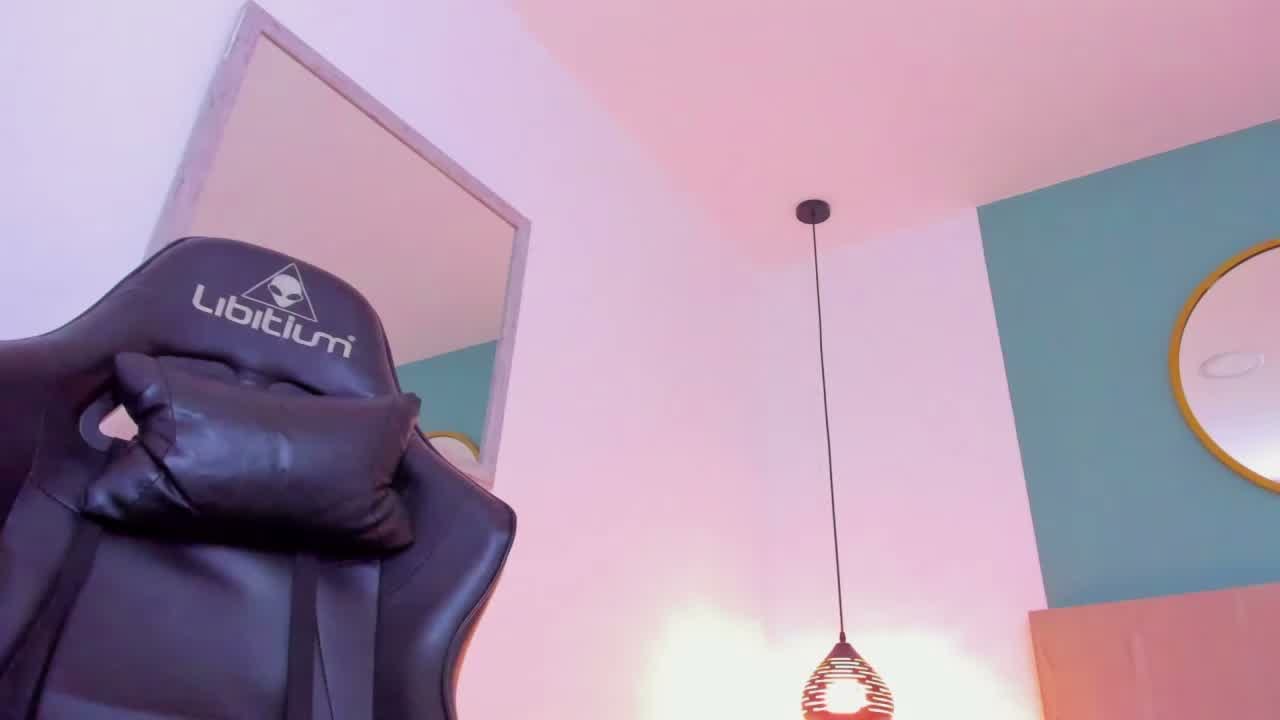 Sex chat gratuit in direct cu lucy_blue28 pe Amateur.TV