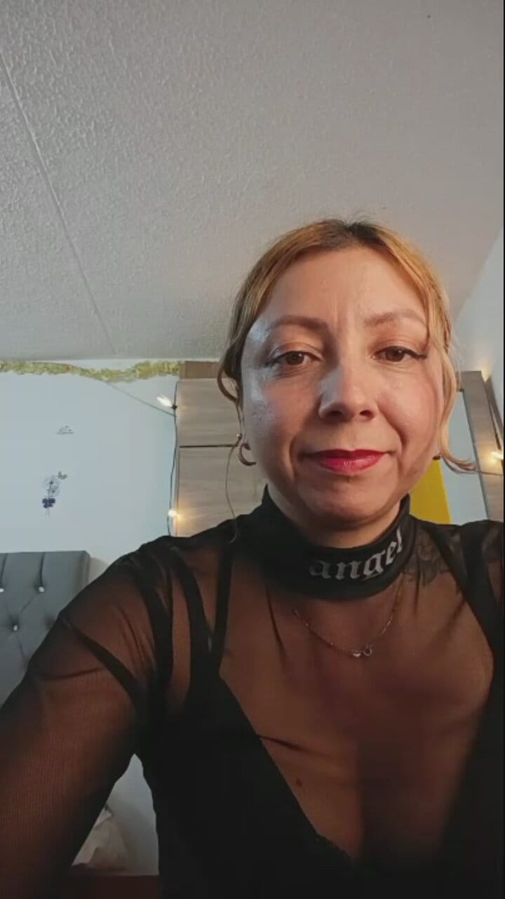 Cataleya88 live on Amateur.tv