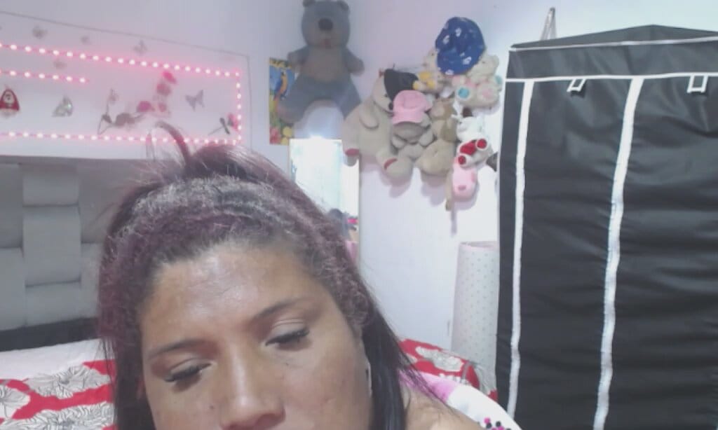 MorenaMilf live on Amateur.tv