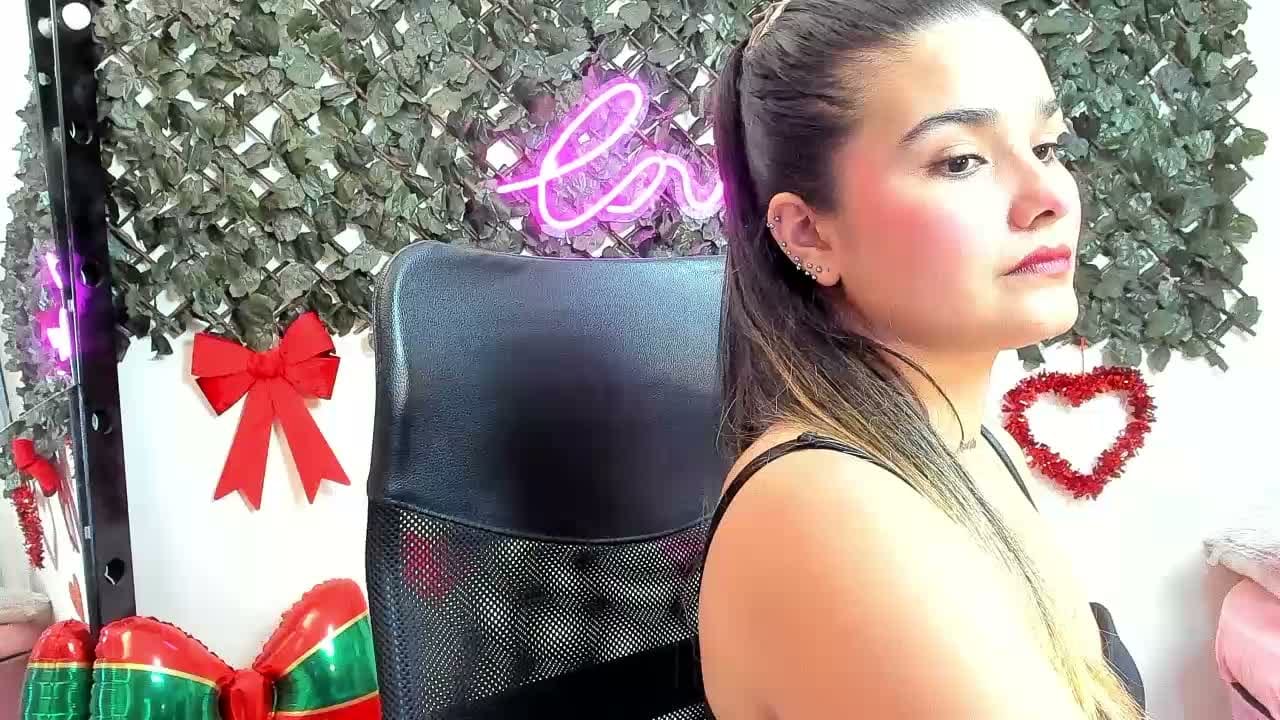 DestinyHills live cam on Amateur.TV