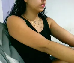 Anni_22, live now on SugarCams