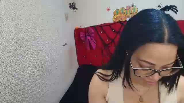 Live Chat with Milfnahomy on Amateur.TV