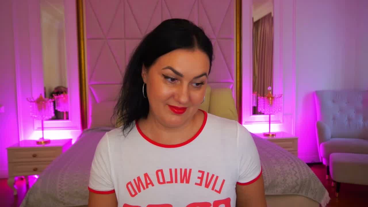 Live Chat with VelvetLuck on Amateur.TV