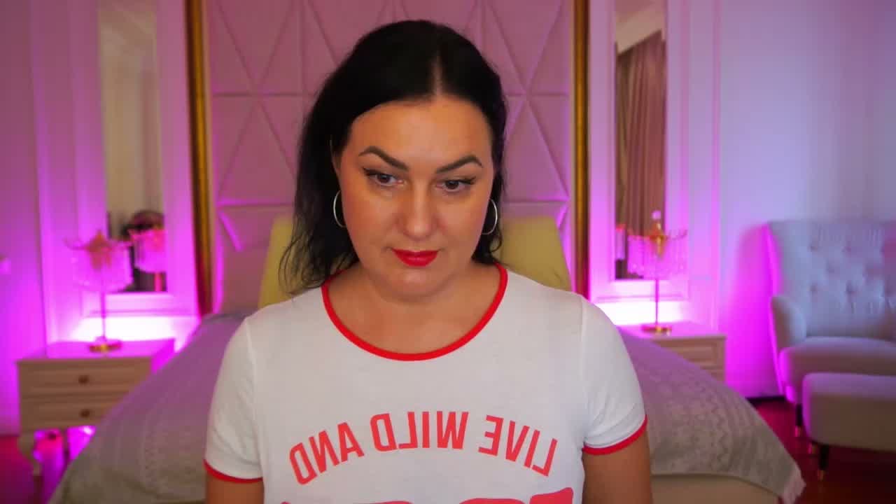 VelvetLuck Live Chat on Amateur.TV