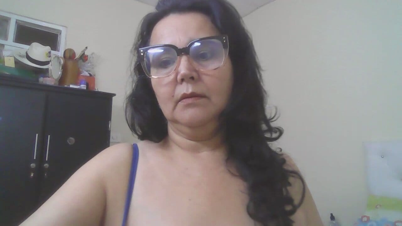 Live Chat with samyjons70 on Amateur.TV