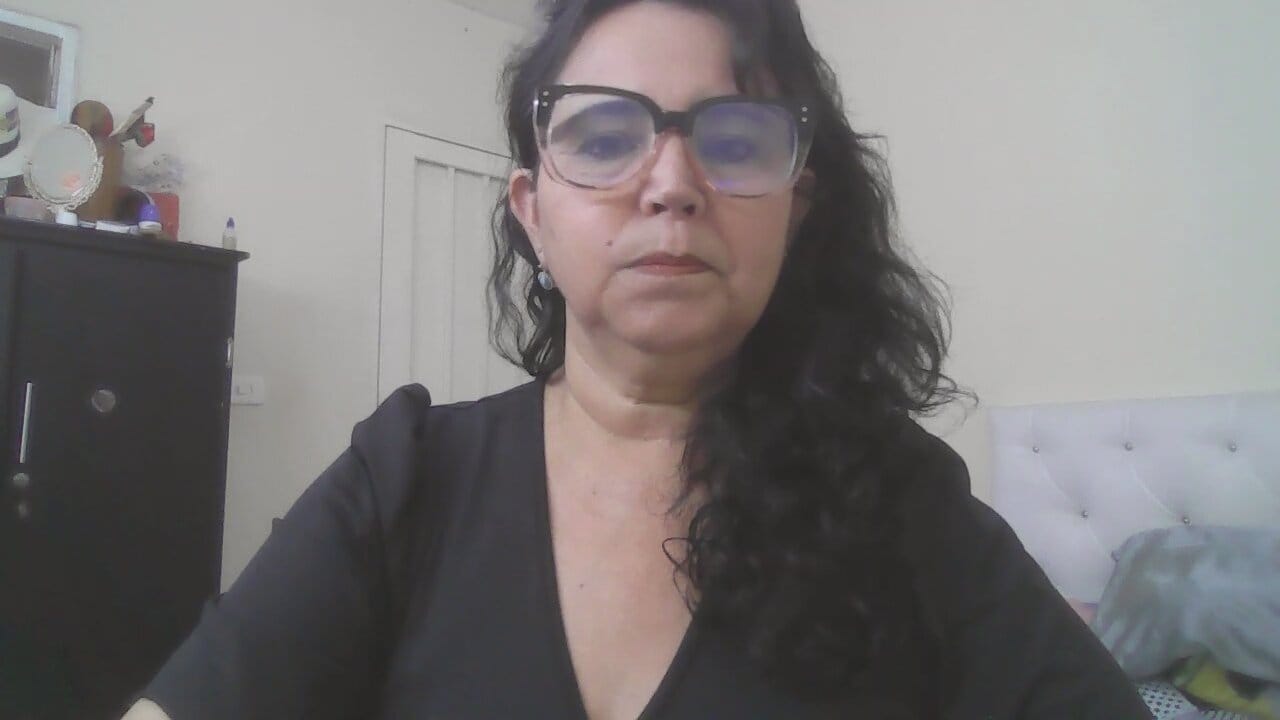 Live Chat with samyjons70 on Amateur.TV