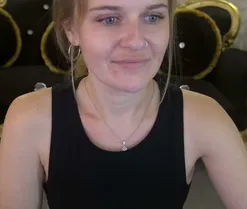 MaribelRiver, live now on SugarCams