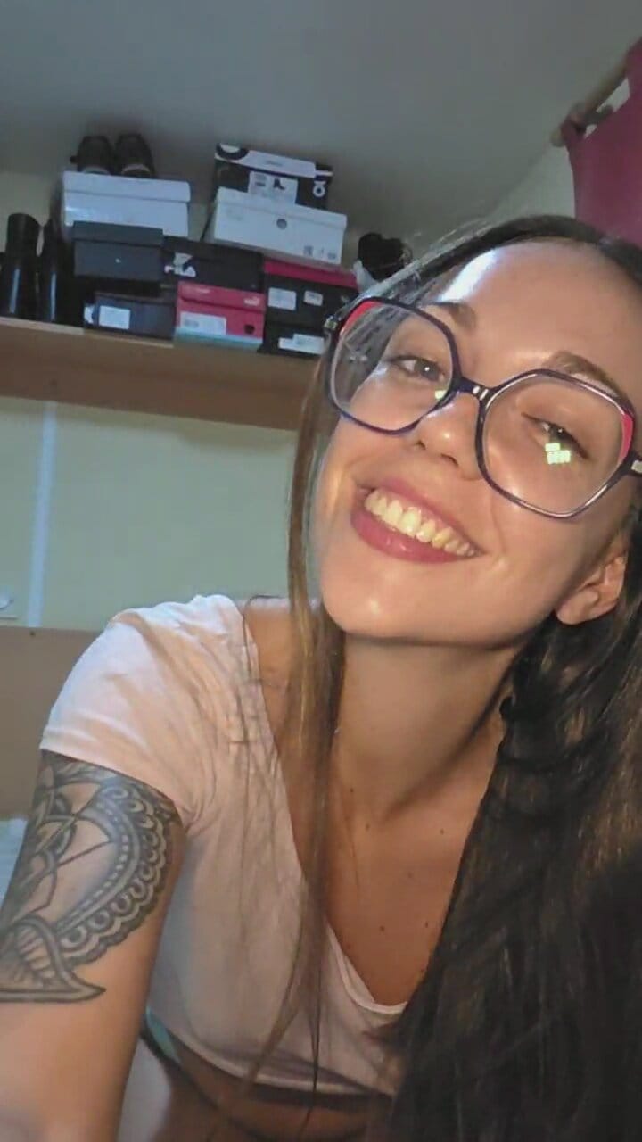 Quenomirees Live Chat on Amateur.TV