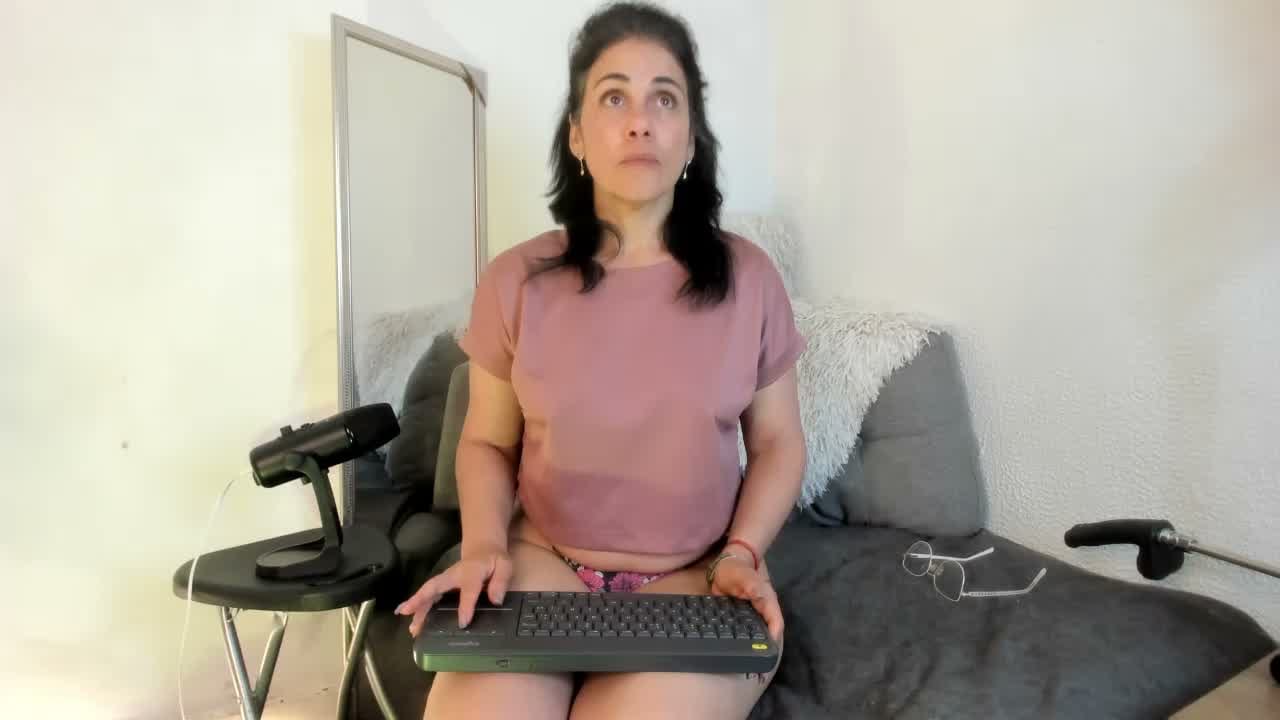 Live Chat with girasolwalton on Amateur.TV