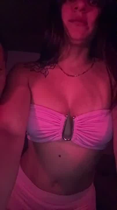 Glossy Live Chat on Amateur.TV