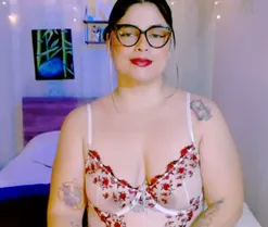 Juliietha_ser, en directo ahora en Amateur.tv