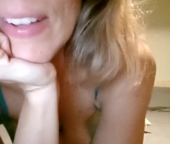 Alexia_Gold's webcam