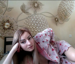 Yourrealgirl's webcam
