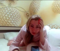 Yourrealgirl's webcam