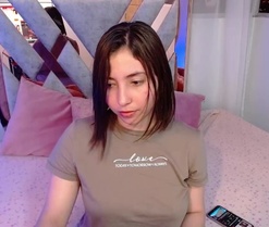 Zoe_Mills webcam