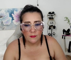 mom_hot webcam