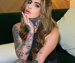 Sex cams model avatar pic - CarlaBrunni